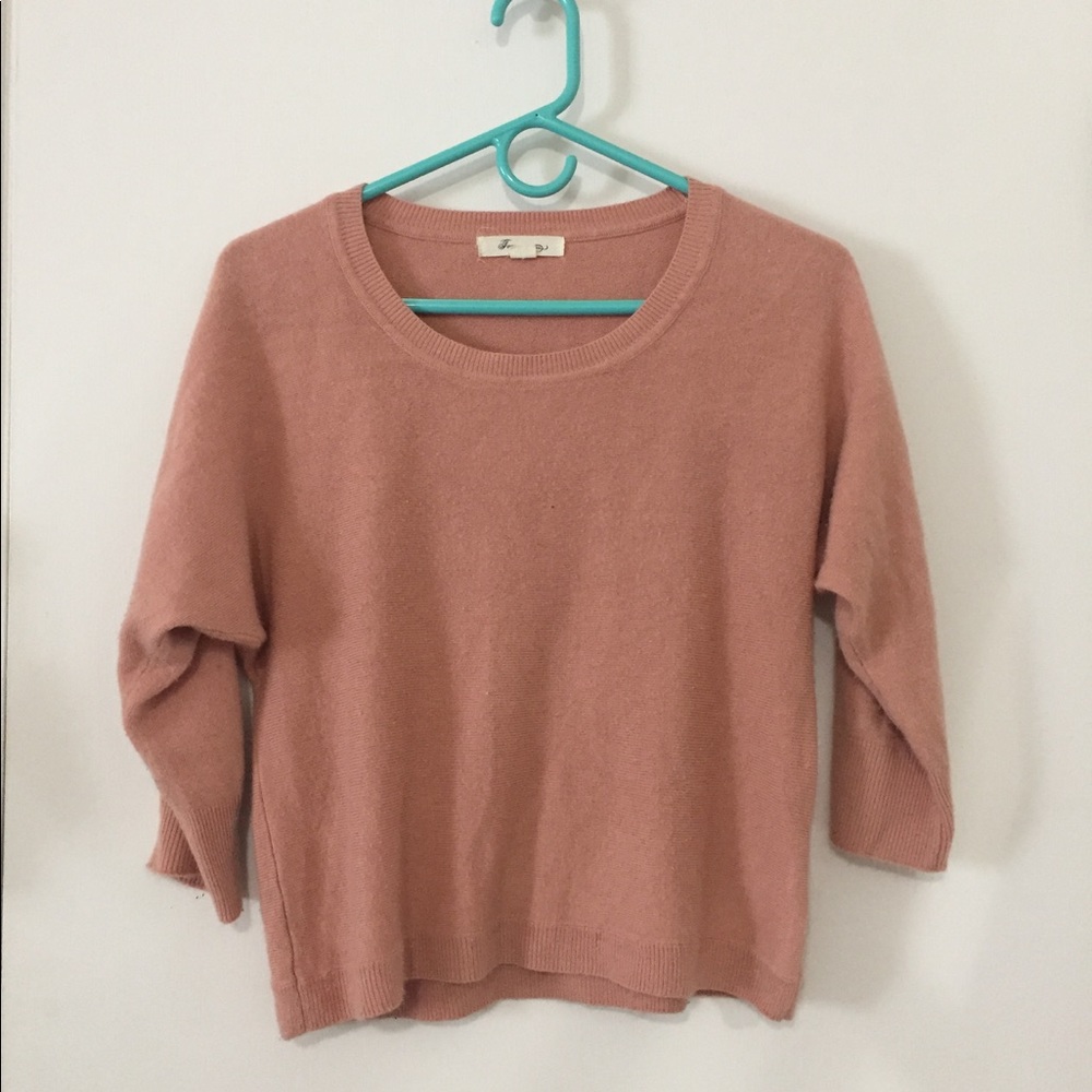 FOREVER 21 salmon colored sweater 100% acrylic